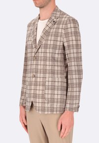 Blazer grigio chiaro con motivo tartan marrone, due bottoni, revers a lancia e tasche laterali. Il tessuto ha una finitura testurizzata.
