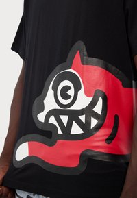 Icecream JUMBO RUNNING DOG - Print T-shirt - black