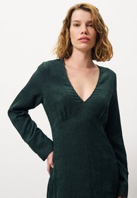 FRNCH LISNA - Jurk - vert foret
