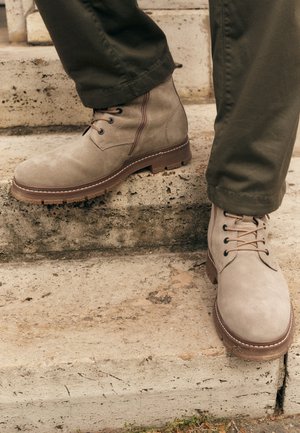 Pier One LEATHER - Gležnjače s vezicama - taupe