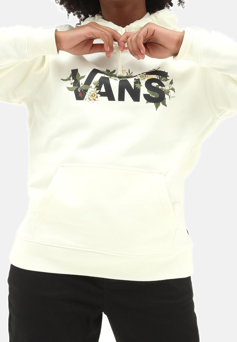 Kremowa bluza z kapturem wykonana z miękkiego materiału, z dużym czarnym logo "VANS" ozdobionym wzorami kwiatowymi. Zawiera przednią kieszeń oraz ściągacze przy mankietach.