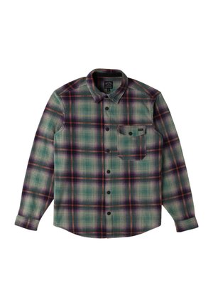 Geruite flanellen shirt in groen met paarse en blauwe patronen, met een knoopsluiting aan de voorkant, kraag en een enkele borstzak.