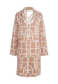 Lichtbruin oversized jas met een geometrisch wit patroon. Heeft een kraag, lange mouwen en een knoopsluiting. Zachte textuur.