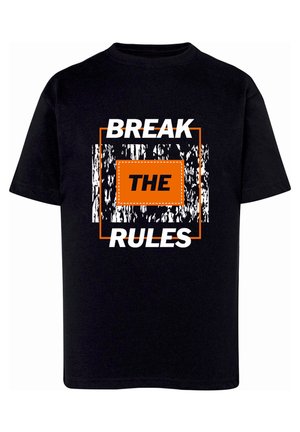 - T-shirt z nadrukiem