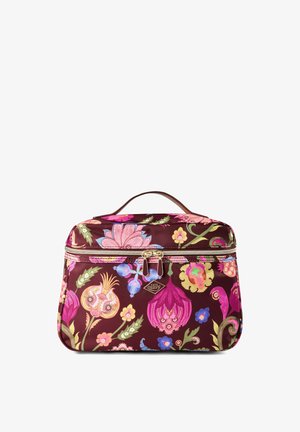 Rechteckige Kosmetiktasche mit floralem Muster, Reißverschluss, kleinem Ledergriff und Oilily-Logo auf der Vorderseite vor einem burgunderfarbenen Hintergrund.