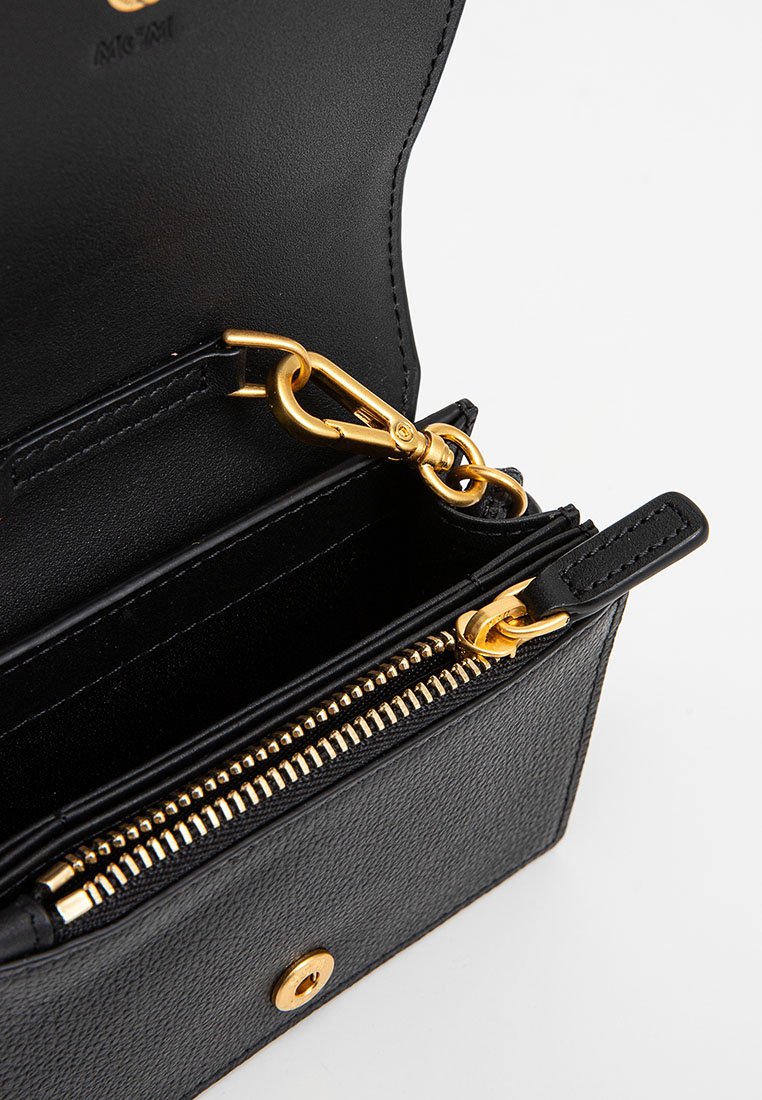 Schwarze Lederbörse mit strukturiertem Finish, ausgestattet mit einem Reißverschluss, goldenen Beschlägen und Innenfächern zur Organisation.