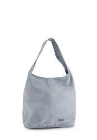 Graue Wildleder-Schultertasche mit weicher Textur, gewölbtem Oberteil und einem einzigen Träger. Mit Logodetail an der Seite.