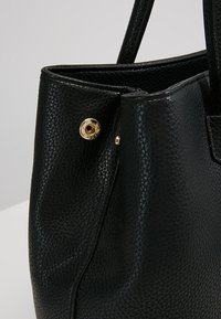 L.CREDI MAXIMA - Borsa a mano - black