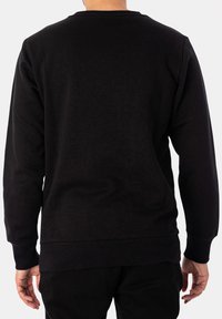 Schwarzes Crewneck-Sweatshirt mit langen Ärmeln, aus einem weichen, dehnbaren Material gefertigt. Hat gerippte Bündchen und einen gerippten Saum für einen sicheren Sitz.
