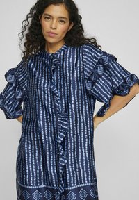 VILA KURZ KURZARM - Marškininė suknelė - navy blazer