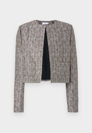 Trumpas švarkelis iš grublėtos pilkos ir juodos medžiagos. Turi ilgus rankovus, atvirą priekį ir minimalistinį dizainą su subtiliu raštu.