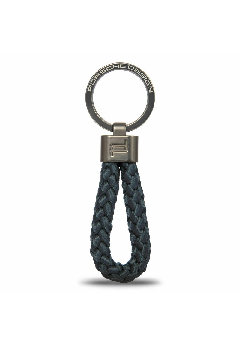 Portachiavi intrecciato blu scuro in pelle, con un anello circolare in metallo su cui è inciso "Porsche Design" e un elegante accento argentato.