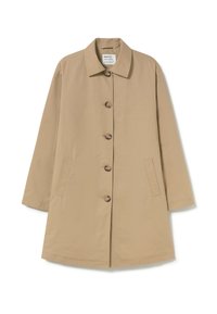 Abrigo beige de longitud media hecho de tela ligera. Presenta un cuello, cinco botones grandes marrones y bolsillos laterales. Textura suave en toda su extensión.