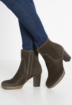 Platform ankle boots - olive