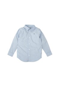 Camisa de manga larga a rayas azul claro con cuello abotonado y un pequeño logo bordado. Tejido de algodón con una textura suave.
