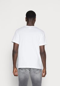 Puma PUMA HARIBO GRAPHIC TEE - Triko s potiskem - puma white