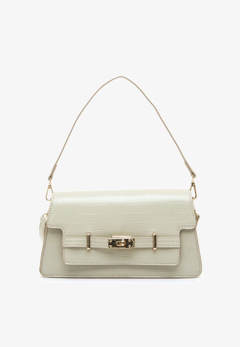 Bolso gris claro con relieve de cocodrilo y correa desmontable. Cuenta con un cierre metálico y una forma rectangular de textura suave.