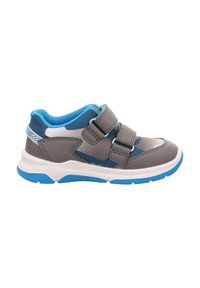 Graue und blaue Sportschuhe mit Klettverschlüssen, aus Mesh-Material, mit gepolstertem Kragen, Gummisohle und seitlichen Akzentstreifen.