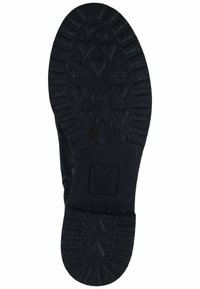 Semelle de chaussure en caoutchouc noir avec motifs de crampons en forme de cœur, surface texturée et marquage en relief portant l'inscription "High Soft".