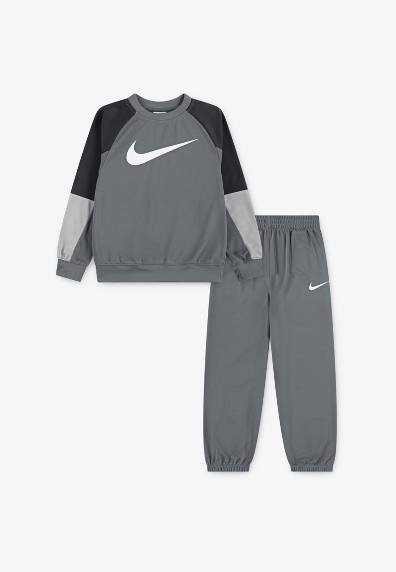 Nike Sportswear LIFESTYLE ESSENTIALS CREW UNISEX SET - Survêtement - smoke grey