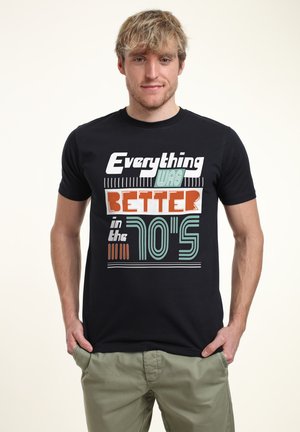 Henry Tiger BETTER IN THE 70S - Camiseta estampada - navy blue