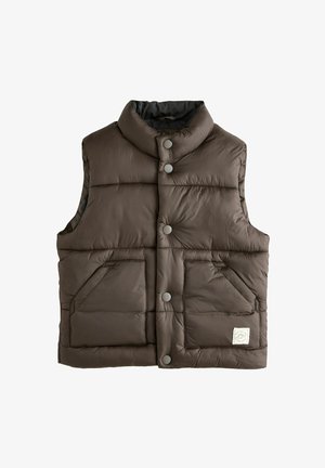 Chaleco tipo puffer marrón con cuello alto, cierres de botones a presión y dos bolsillos frontales. Textura suave, diseño acolchado y detalle de parche con el logotipo.