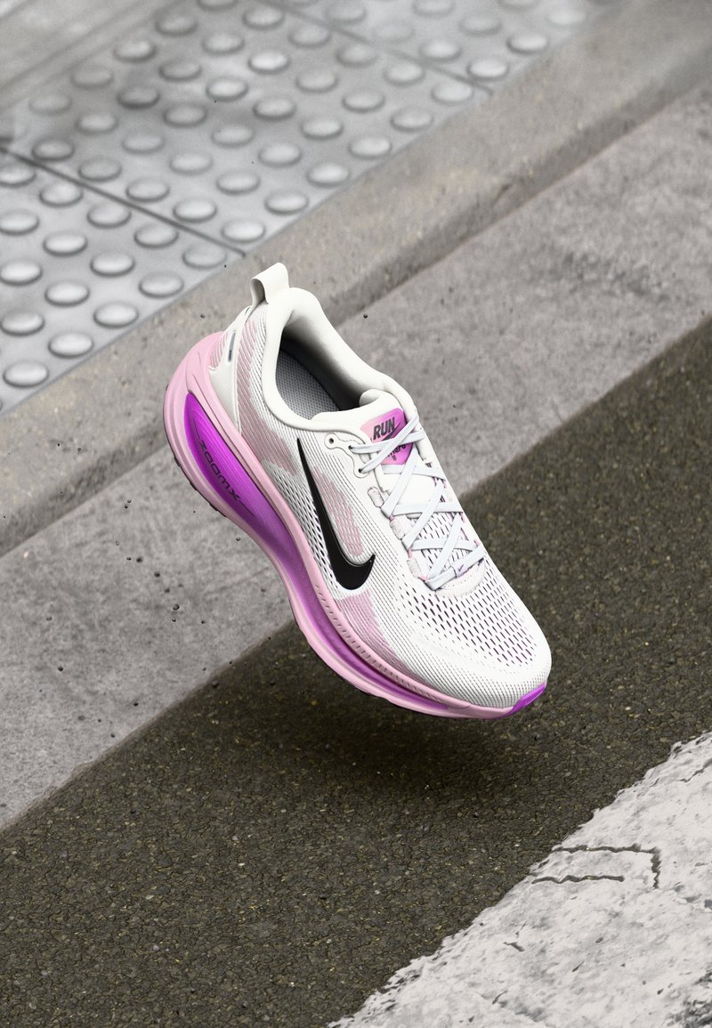 Nike Performance VOMERO 18 - Road running shoes - summit white/black/elemental pink/red plum/active fuchsia/metallic silver