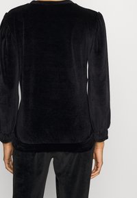 LOVE2WAIT Sweatshirt - black