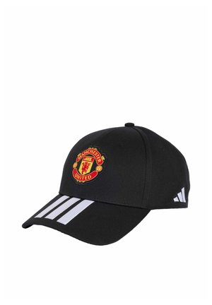 Gorra de béisbol negra con el logo de Manchester United en el frente y rayas blancas de Adidas en la visera y el lateral.