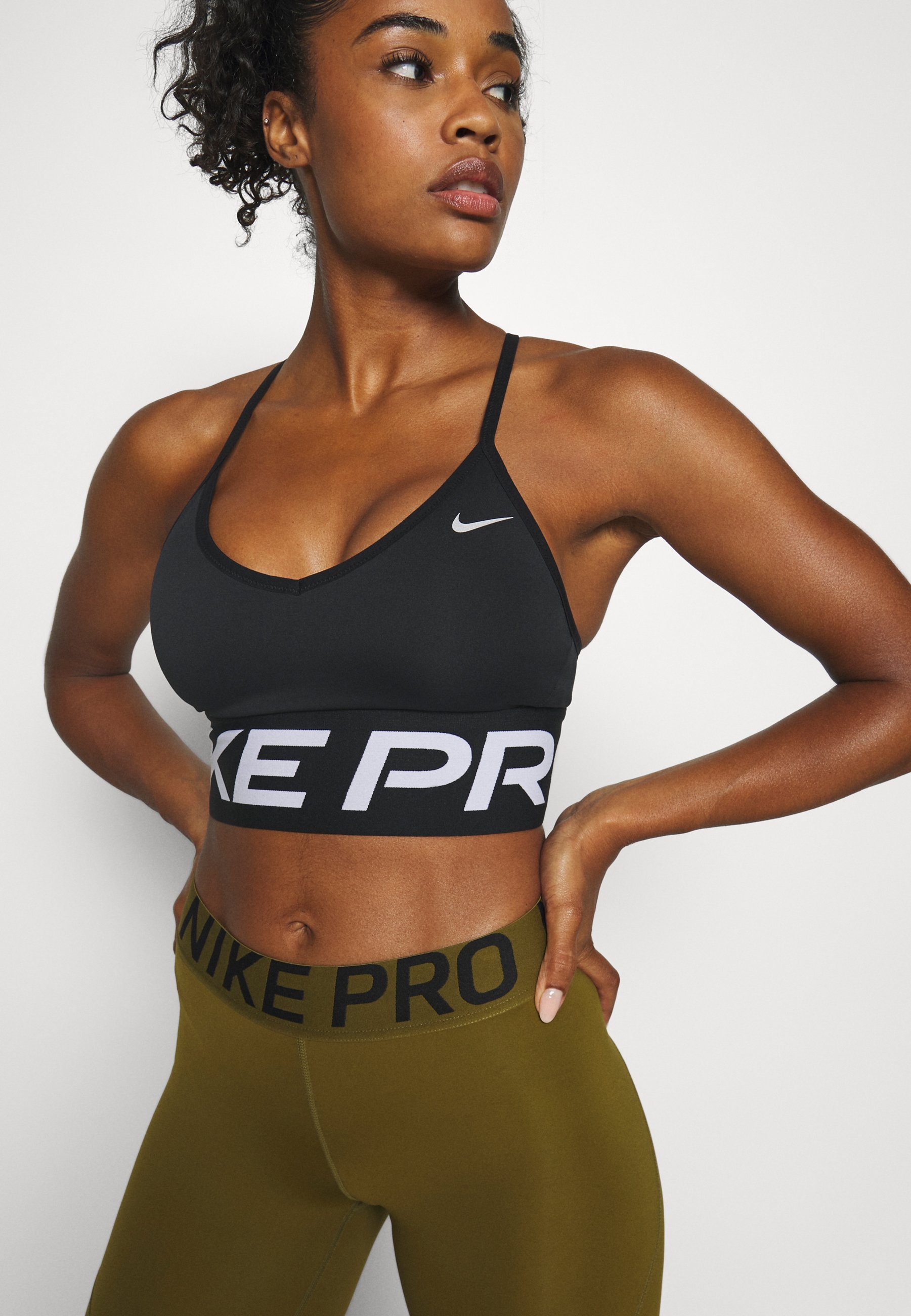 Nike Performance INDY PRO MIRAGE BRA - Sujetadores deportivos con sujeción  ligera - black/white/metallic silver/negro - Zalando.es