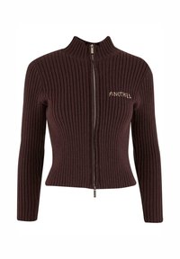 Prążkowany sweter na zamek w głębokim bordowym kolorze z półgolfem. Charakteryzuje się dopasowanym krojem i subtelnym haftowanym napisem na lewej piersi.