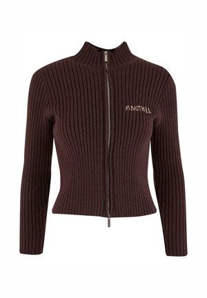 Raštuotas, užtrauktuku užsegamas megztinis tamsiai bordo spalvos su aukštu apykakliu. Turi prigludusį dizainą ir subtilų siuvinėjimą kairėje krūtinės pusėje.