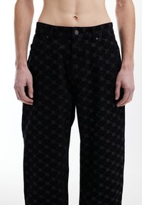FAVELA MONOGRAM UNISEX - Løst sittende jeans - black denim