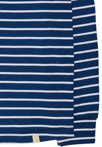 Camicia a maniche lunghe blu navy con strisce orizzontali bianche, realizzata in tessuto morbido. Presenta un piccolo logo sull'orlo.