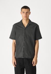 Denim Project LOOSE FIT SHORT SLEEVE DENIM  - Ing - gray wash