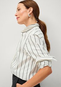 Ellos Collection MAH - Overhemdblouse - wei�ß grau gestreift