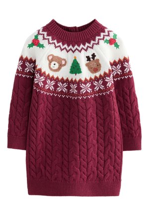 Vinrød kabelstrikket børne sweaterkjole med hvid skulderindsats med mønstre af bjørn, juletræ, rensdyr, kristtorn og snefnug.