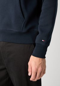 Tommy Hilfiger NEW YORK HOODY - Sweatshirt - desert sky