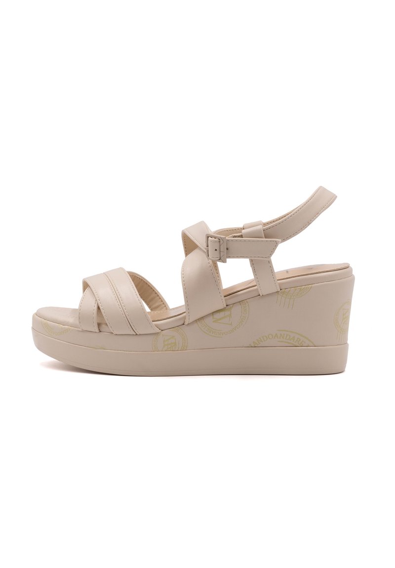 ALV by Alviero Martini Sandali con plateau - beige