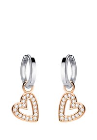 Orecchini a cerchio in argento con un pendente a forma di cuore, con outline in oro rosa e decorazioni in rhinestone trasparenti lungo il bordo.