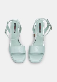 Bata Magas sarkú szandálok - blu