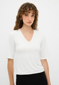 adL V-NECK WITH PEARLS - T-shirts print - beige