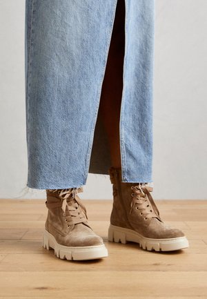 Plateaustiefelette - farro/panna