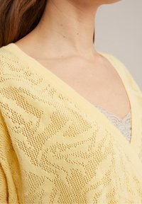 WE Fashion Pullover - light yellow