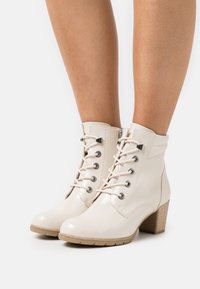 Marco Tozzi Schnürstiefelette - cream