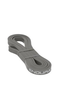 Grijze elastische weerstandsband met afgeronde randen, plat ontwerp en logo-band. Samengebundeld en vastgezet met een rubberen band. Duurzaam materiaal.