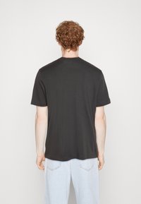 TOM TAILOR Majica kratkih rukava s printom - tarmac grey