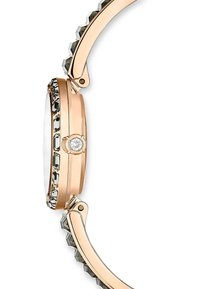 Złoty różowy zegarek z okrągłą kopertą, szklanym szkłem i dekoracyjnym paskiem ozdobionym ciętymi kryształami wzdłuż krawędzi oraz centralnym zdobieniem.