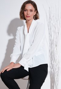 LELA REGULAR FIT - Užsagstoma palaidinė - ecru