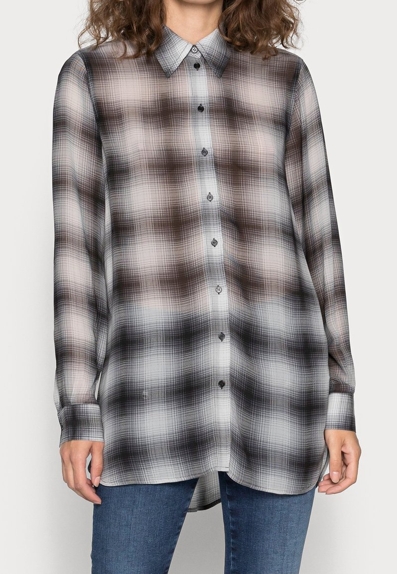 Langärmliges, knopfbares Hemd aus transparenter Stoff mit einem schwarzh, weißen und grauen Karomuster. Verfügt über einen klassischen Kragen und einen abgerundeten Saum.